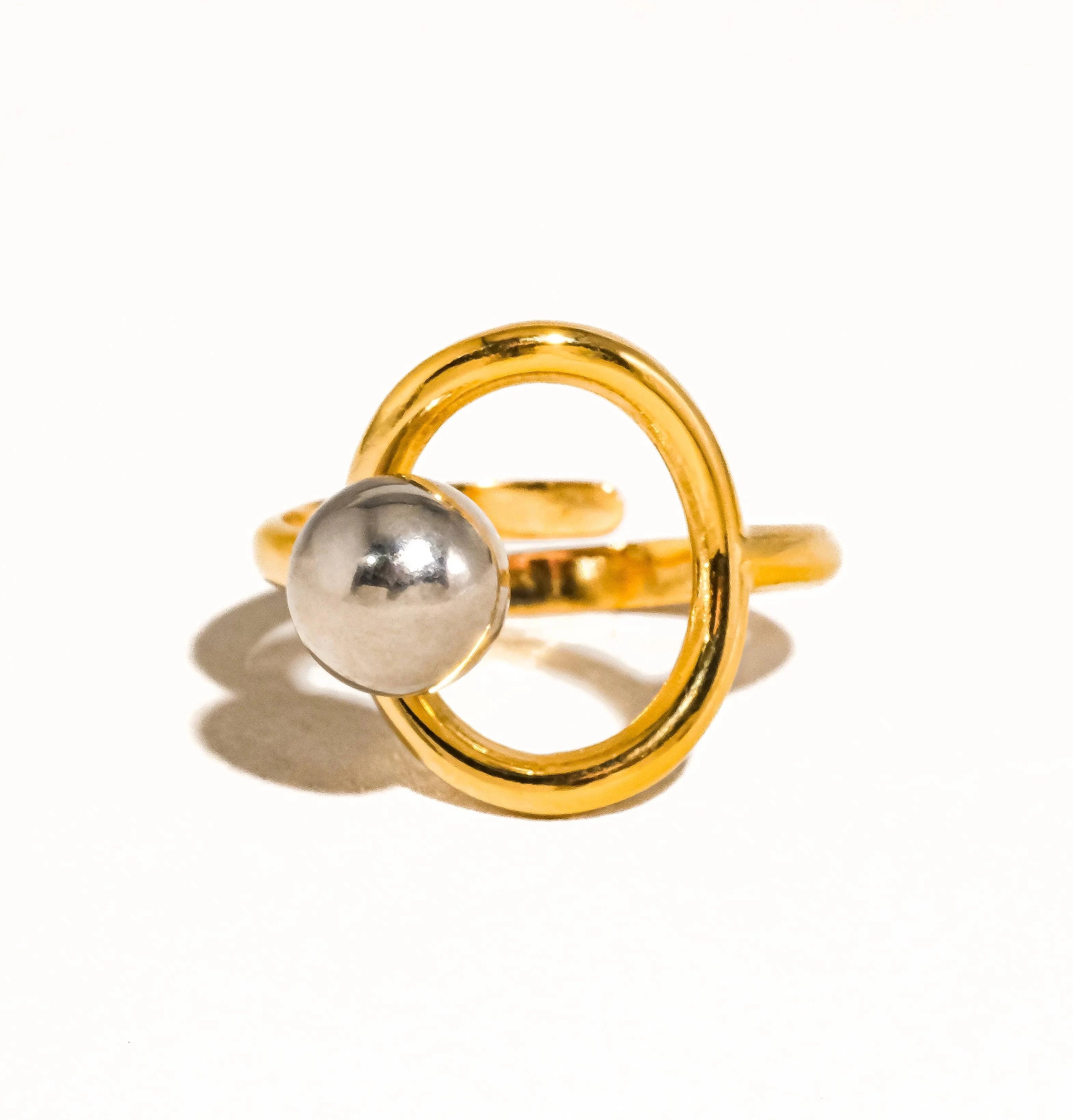 Bague Moderne en Acier Inoxydable Doré à Sphère Finition Argent