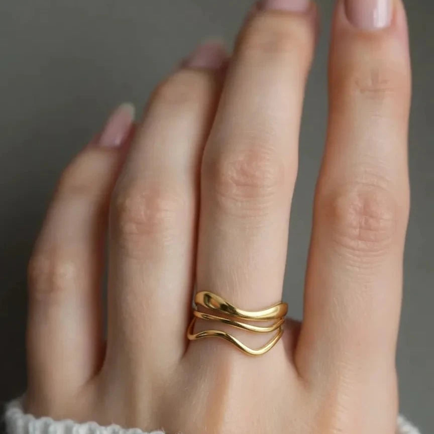 Bague Onde Royale & Finition Éclatante en Acier Inoxydable Plaqué Or 18K - ABABEL