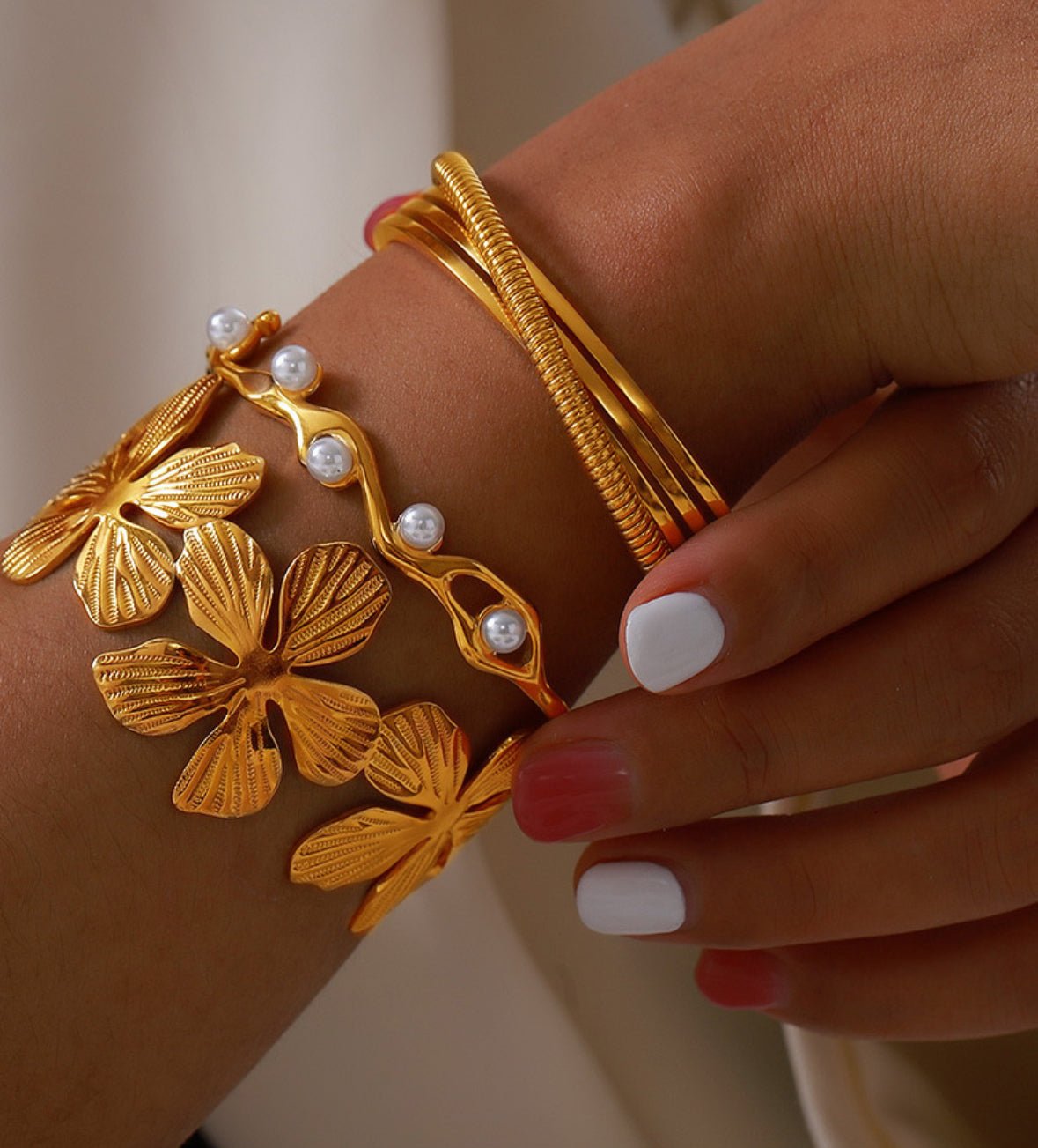 Bracelet Silhouette Prestige en Acier Inoxydable Plaqué Or 18K - ABABEL