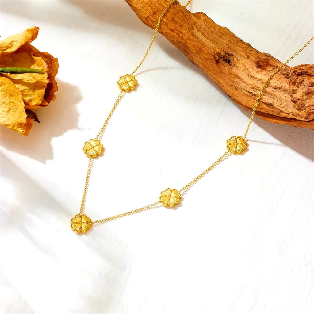 Collier Élégance Florale Acier Inoxydable Plaqué Or 18K - ABABEL